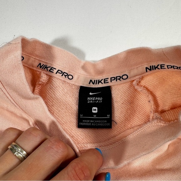 Nike Pro Dri-FIT Pink Cropped Sweatshirt Women’s M Medium Raglan Sleeve Logo - Picture 6 of 6
